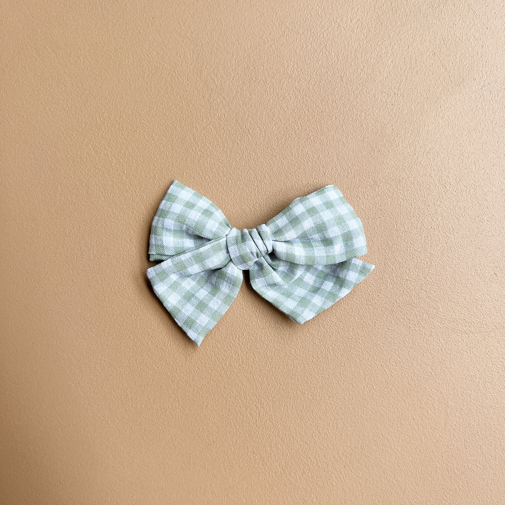 Peppermint Gingham Pinwheel Bow